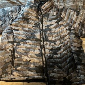 Camo Lightweight Puffer Jacket – Quilted Thermal Interior – Full Zip